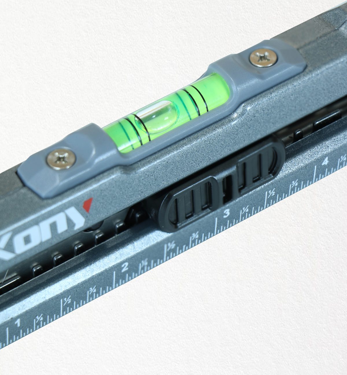 Recessed bubble level built into the knife body